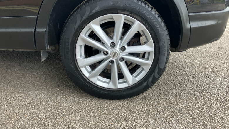 Nissan Qashqai 1.2 DiG-T Acenta Premium 5dr Petrol Hatchback